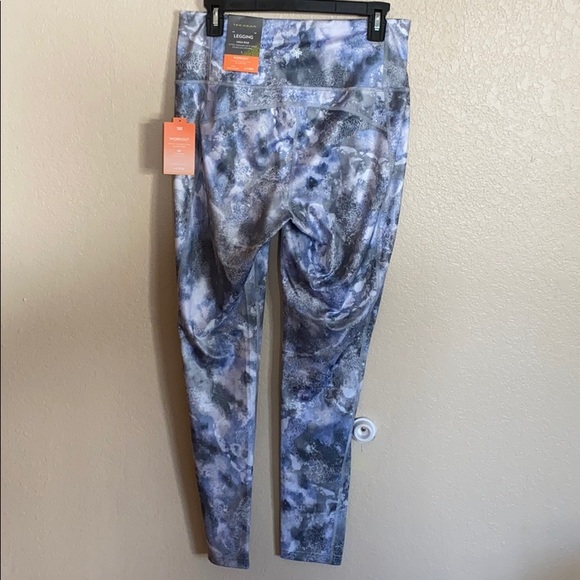 Women’s high Rise Legging - Picture 2 of 4